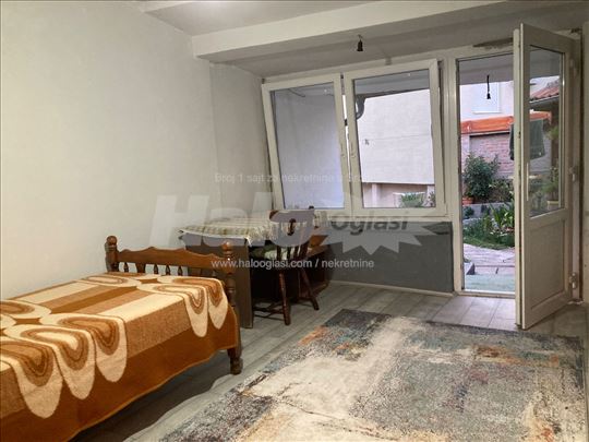 Izdaje se kompletno namesten stan