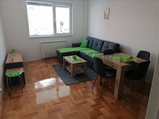 Izdaje se neuseljavan stan na Trošarini, 35m2 u pr