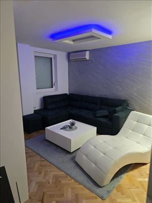 Izdaje se odličan stan na Vizantijskom bulevaru, 6