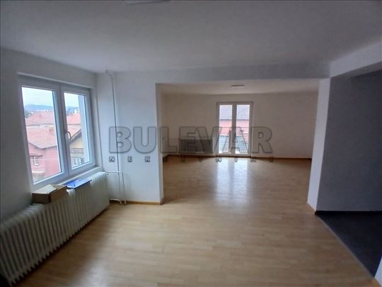 Izdaje se odličan trosoban stan u Duvaništu, 93m2