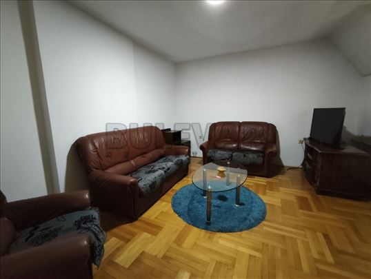 Izdaje se stan na Paliluli