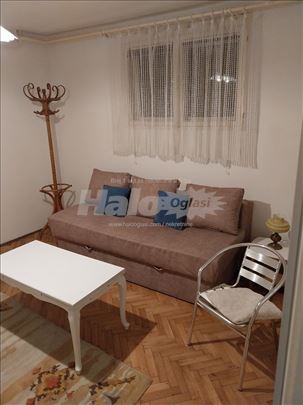 Izdajem garsonjeru povoljno