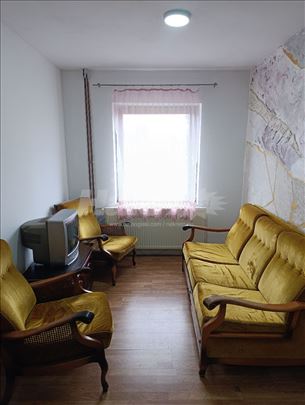 Izdajem namesten dvoiposoban stan u Zarkovu