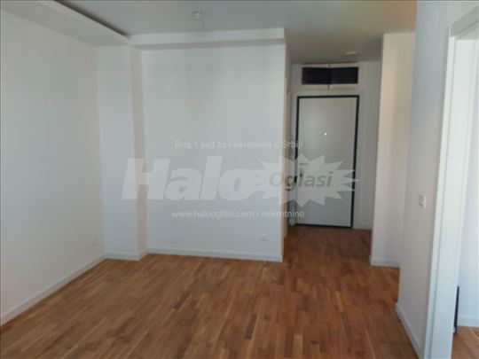1,5 soban prazan stan kod Aviva - vlasnik