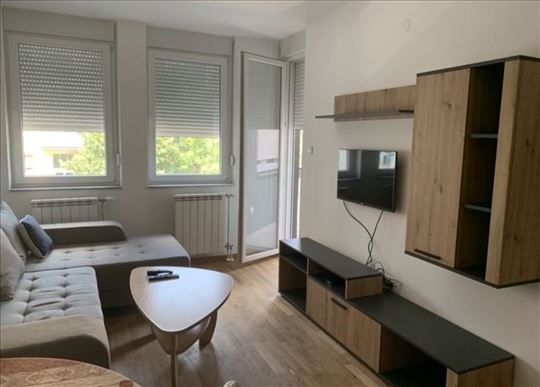 Kompletno namesten stan na Detelinari