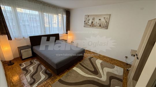 Kompletno renoviran, svetao stan na top lokaciji