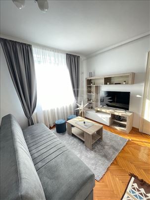 Lux stan sa parkingom na Autokomandi-Ustanička 10