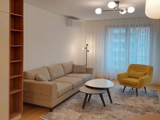 Nov 2.0 stan u modernom kompleksu, garaža,ID 1586