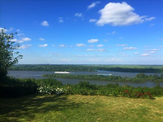 Plac sa pogledom na ušće Tise u Dunav