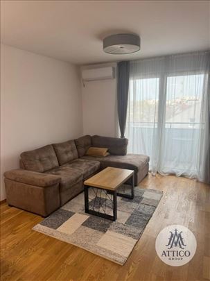 Prelepo namešten trosoban stan sa garažom – Podbar