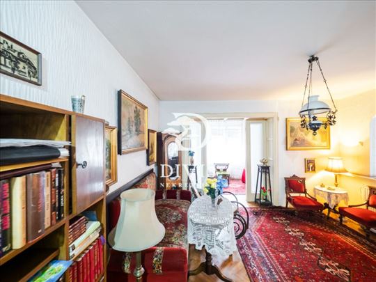 Prodaje se 3.0 stan u Skadarliji, kod Trga,80m2