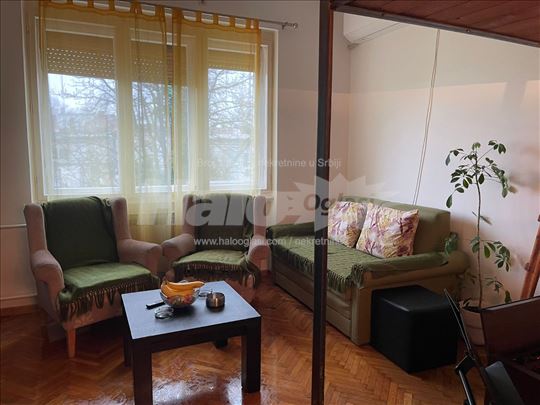 Salonac u Zemunu, 47m², 1.5 soban, 3. sprat