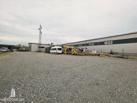 Šleperski prilaz, nasut tucanikom, ograđen ID#1138