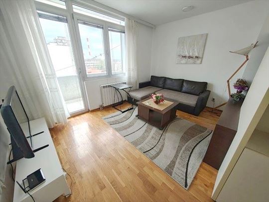 Super lokacija 3.0 stan, garaža, Dorćol, ID 2163