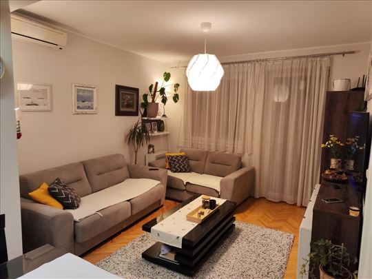 Trosoban stan, Podbara