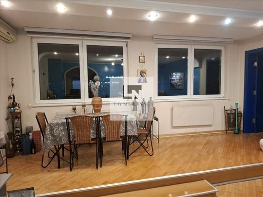 Veliki, svetao stan na Voždovcu