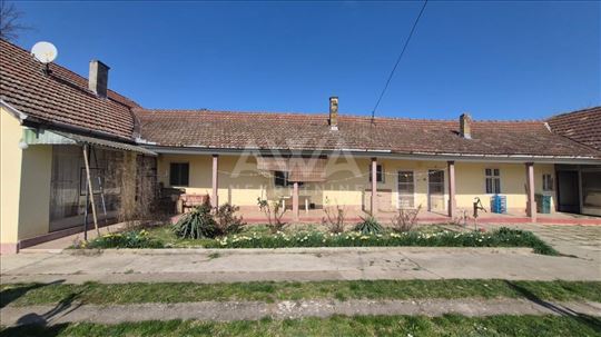 Doroslovo – Kuća 222m² na velikom placu 2049m² sa