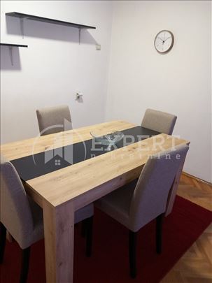 Izdaje se dvosoban stan kod Saborne crkve, 56m2