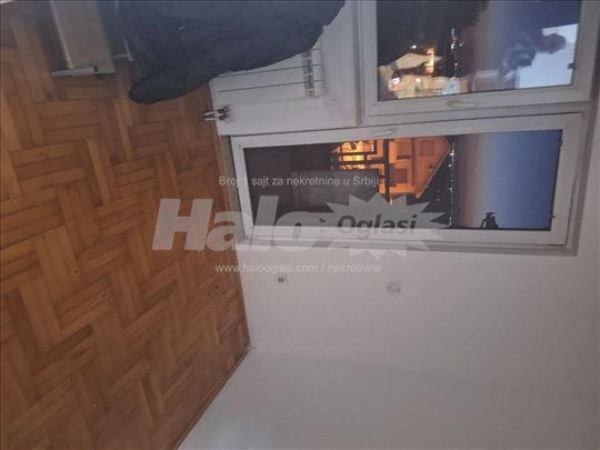 Izdajem stan centar Ẓ̌arkovo