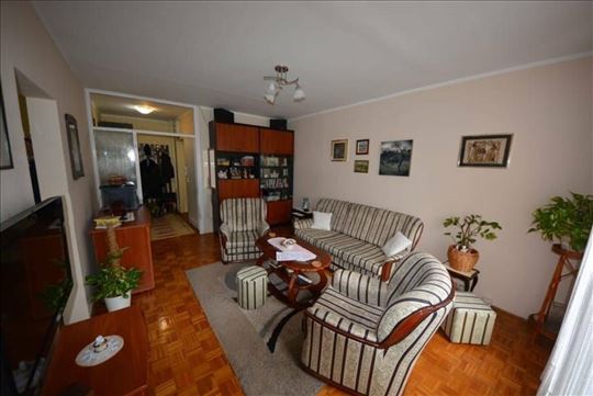 Komplet garnitura za dnevnu sobu