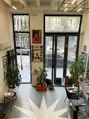 Lep lokal sa parkingom u Majke Jevrosime