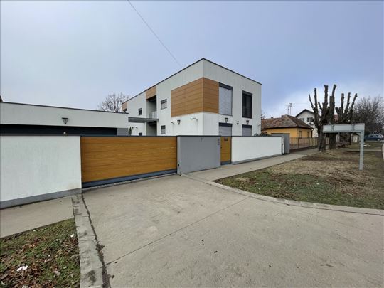 Lux kuća na prodaju u Rumi