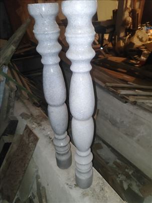 Mermerni stubići prelepi. Povoljno 