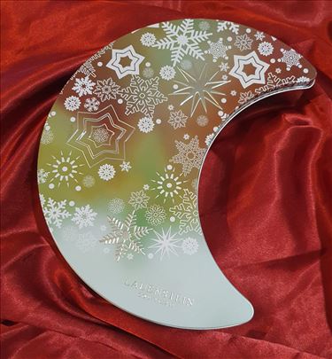 Metalna kutija u obliku meseca