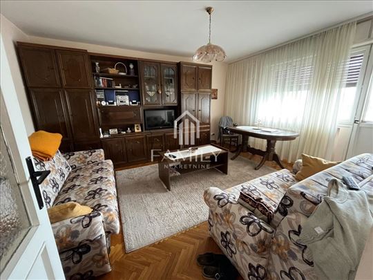 Na prodaju odličan trosoban stan na jednoj od naja