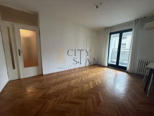 Preko puta BW 3.0 stan,82m2, 3 sprat,Durmitorska I