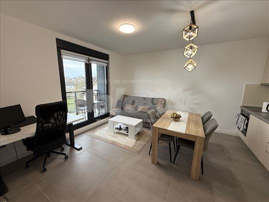 Stan u lux zgradi 44 m2 