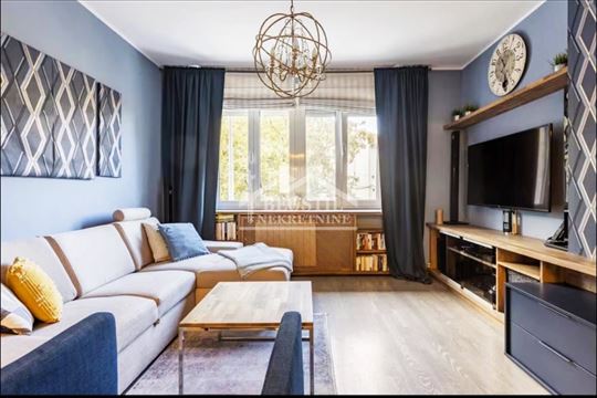 Trosoban stan na sjajnoj lokaciji ID#24933