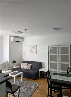 Trosoban stan u Zelenoj aveniji