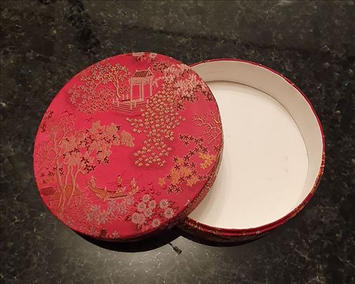 Vintage dekorativna kutija