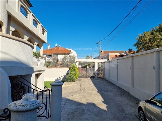 Voždovac 3.5, 110+50 komforan dvorište parking