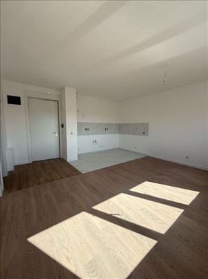 Atraktivan dvosoban stan u AD Residence