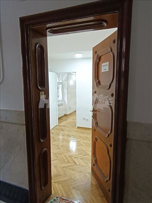 Centar, renoviran stan za poslovni prostor