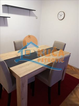 Izdaje se dvosoban stan kod Saborne crkve, 56m2