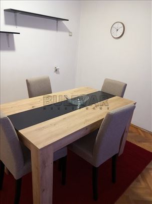 Izdaje se dvosoban stan kod Saborne crkve, 56m2