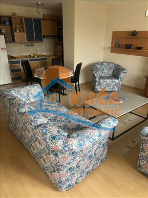 Izdaje se odličan stan u Magdon zgradi, 59m2!