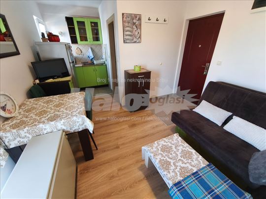 Izdajem jednosoban stan 32m2Zemun,Altina