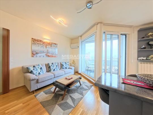 Trg Republike Kolarčeva, panoramski, lux