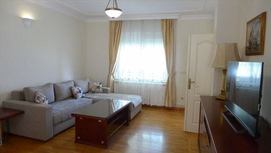 Kuća, dvorište, 3 spavaće sobe, parking