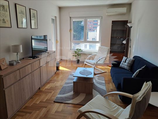 Namešten dvosoban stan Đeram