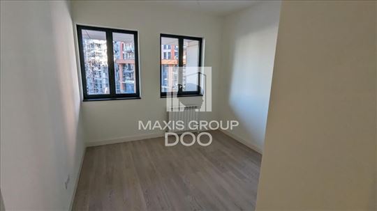 POSLOVNI prostor pored TC Galerije odmah useljiv