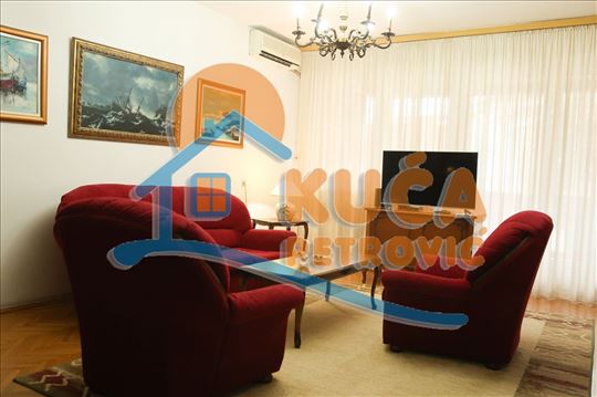 Stan centar Niša 163m2, ll sprat