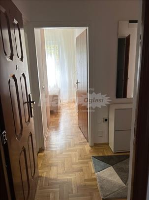 Svetao, kompletno namešten stan u Južnom bulevaru