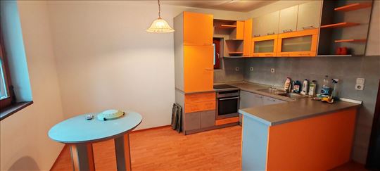 Uknjižen, dvosoban, I sprat, centar 