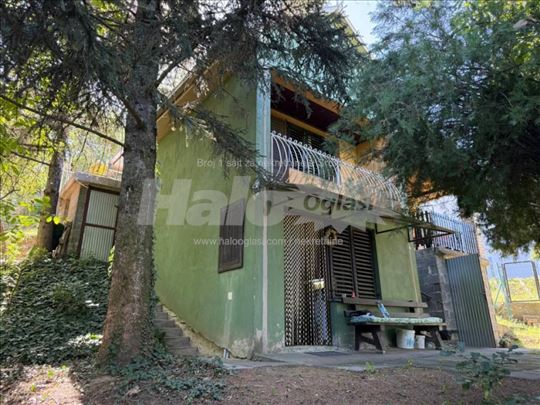 Uknjizena vikendica Artiljevo,ASFALT