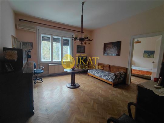 Zemun centar, salonac, 110m2